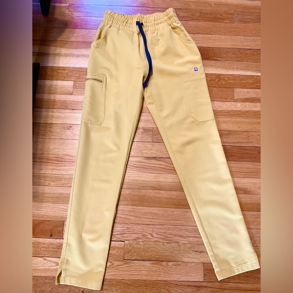 Figs High Waisted scrub pants. Light Gold (discontinued color) XXS regular.